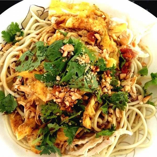 味道不错的鸡丝凉面