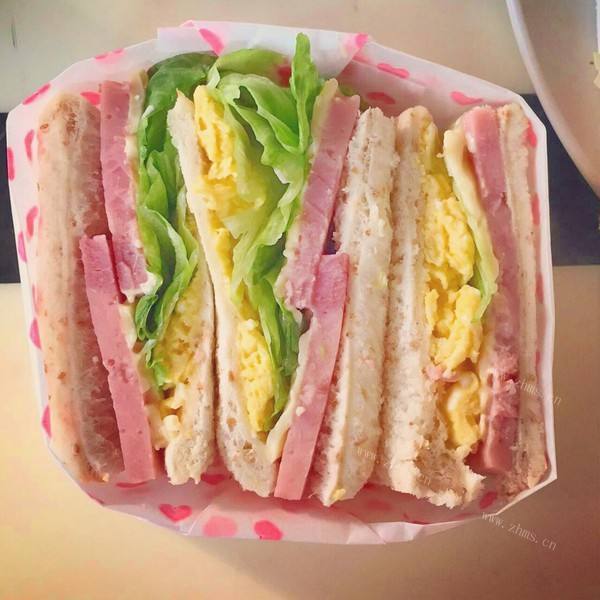 煎蛋培根三明治 