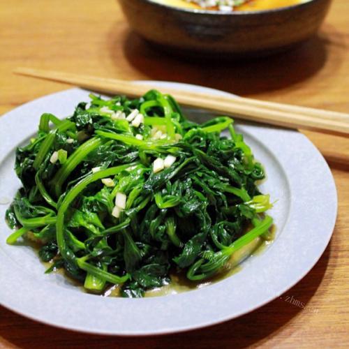 鲜香的凉拌芹菜叶