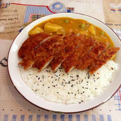 美味的黄金咖喱猪扒饭