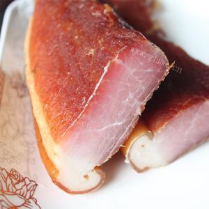 风味独特的烟熏腊肉