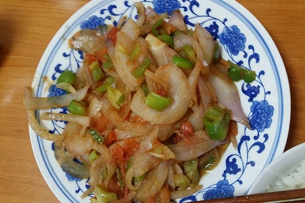 家常版洋葱炒西红柿