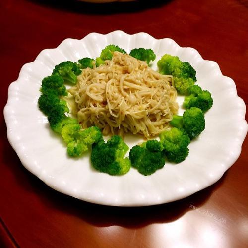 健康美味的凉拌西兰花