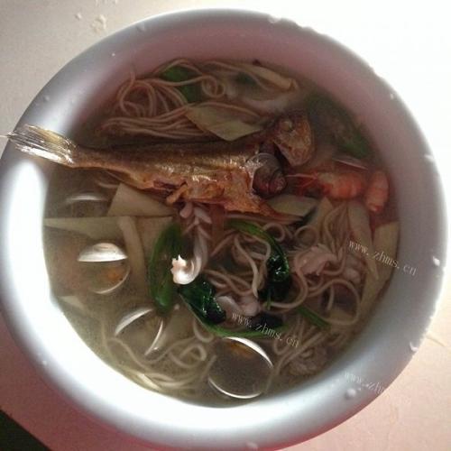 好吃的黄鱼煨面