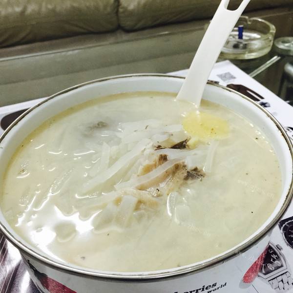 让人怀念的白萝卜鲫鱼汤