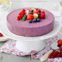 美味可口的蓝莓奶油蛋糕