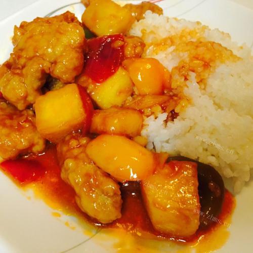 芳香四溢的菠萝咕咾肉