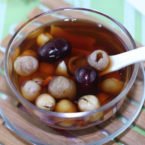 美味的桂圆红枣枸杞茶