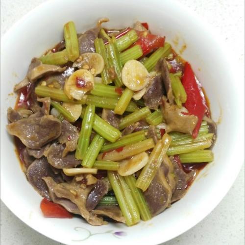 家常的芹菜炒鸡胗