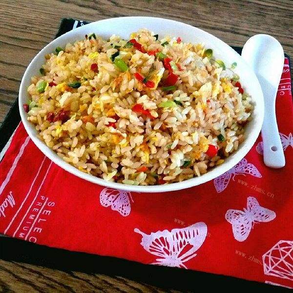 食欲满满的葱香蛋炒饭