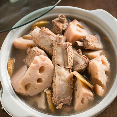 清淡的排骨莲藕汤的做法