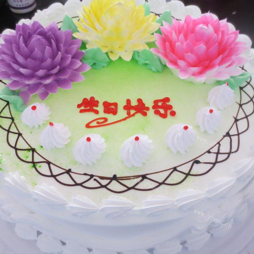 自己做的草莓生日蛋糕