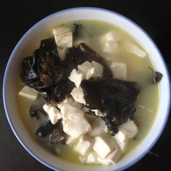 爽口的黑木耳烧豆腐
