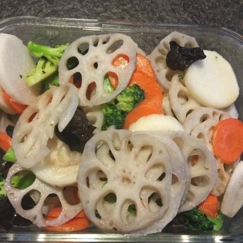 清爽的荷塘小炒
