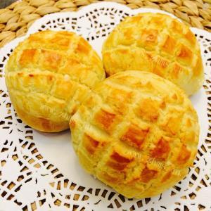 绿色食物菠萝包