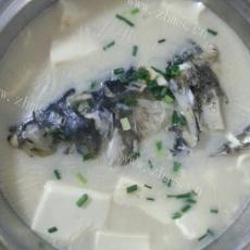 奶白鱼头豆腐汤的做法