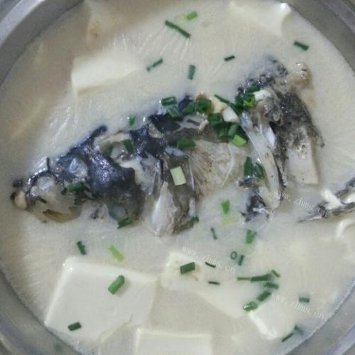 奶白鱼头豆腐汤的做法