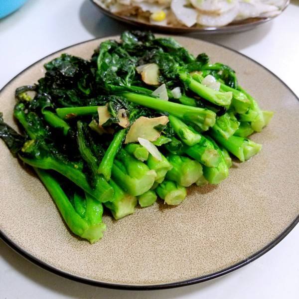 软嫩的清炒油菜