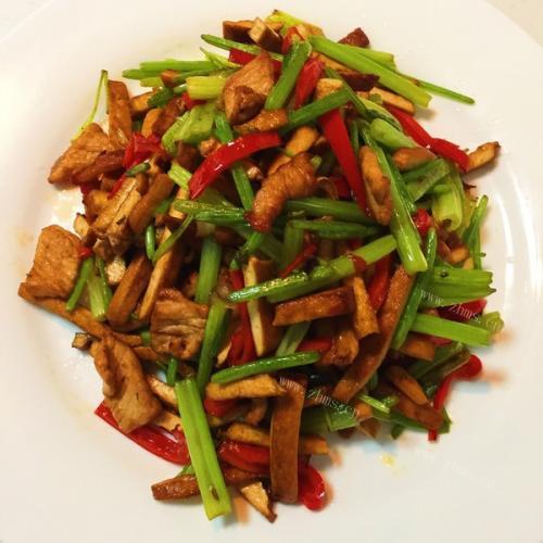 秘制香干肉丝 