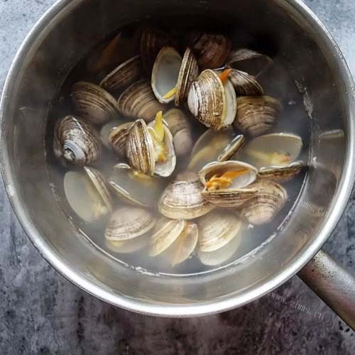 鲜美的蛤蜊汤