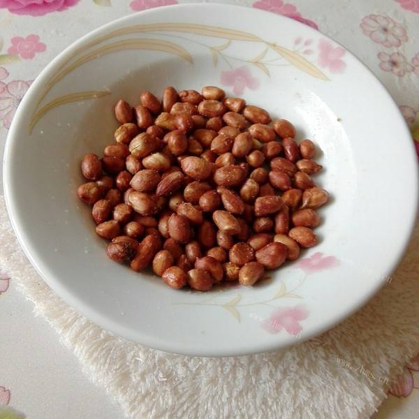 香喷喷的微波炉烤花生