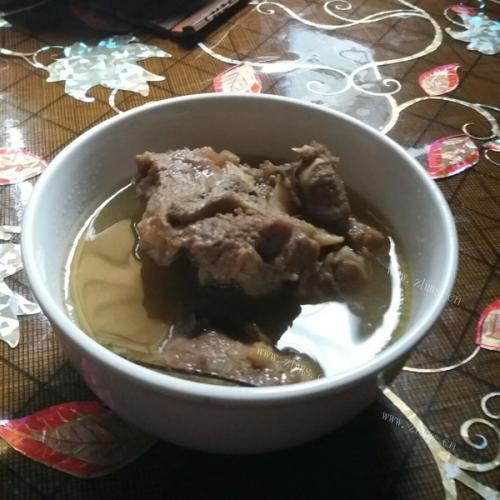 咸香的鸡骨草汤