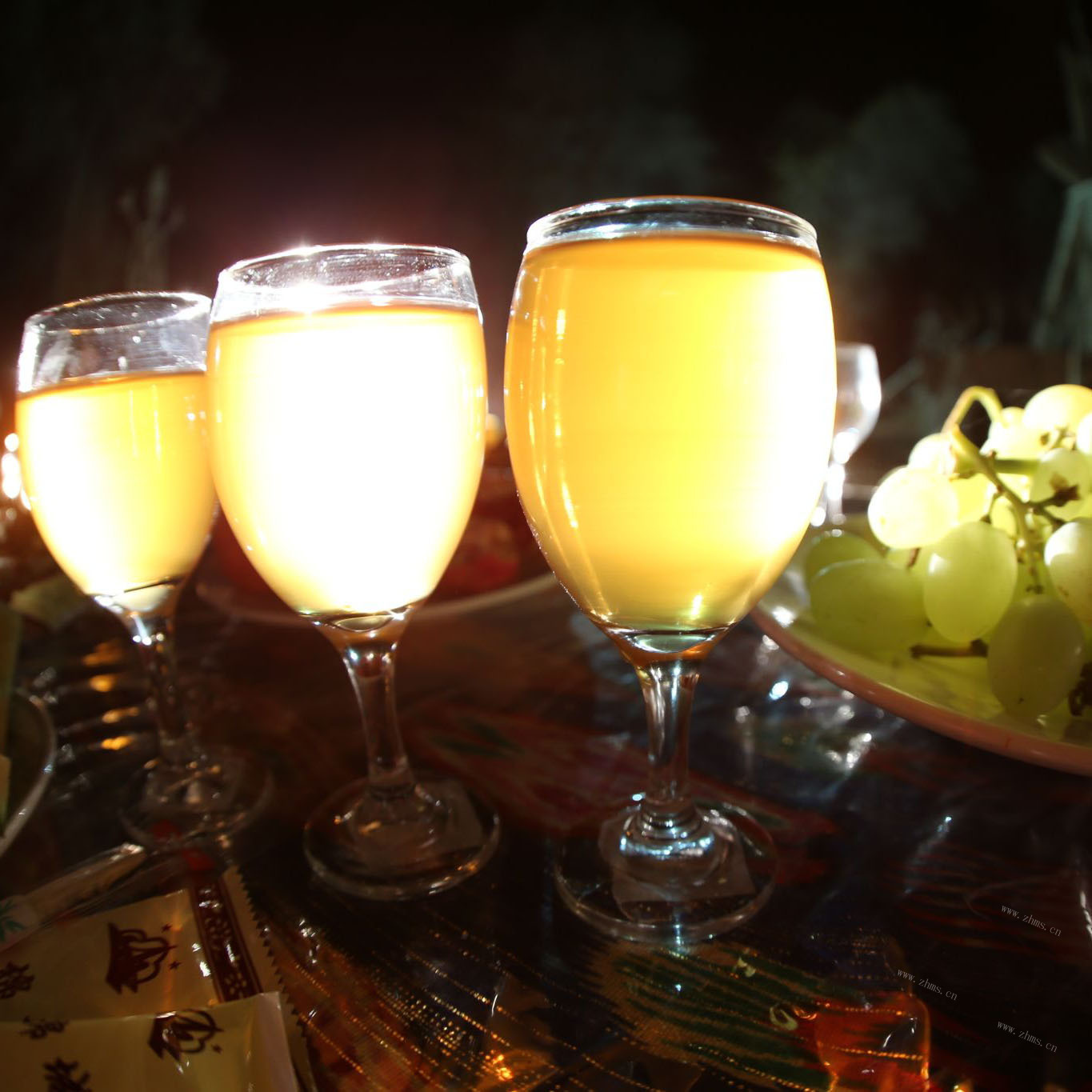 简单葡萄美酒夜光杯