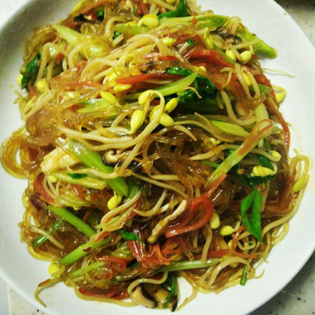 自制芹菜炒粉条