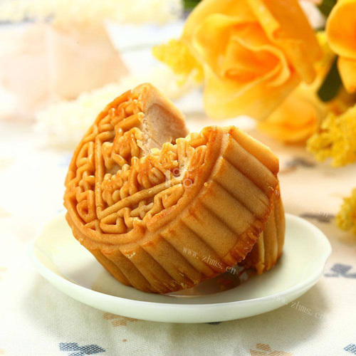 广式蛋黄莲蓉月饼