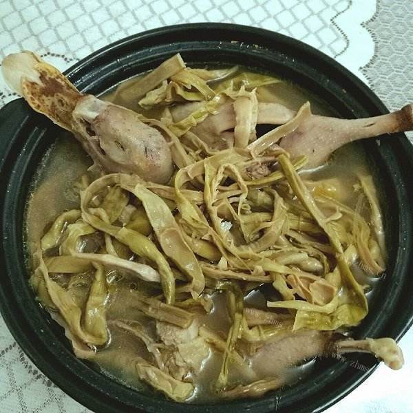 鲜香笋干老鸭煲