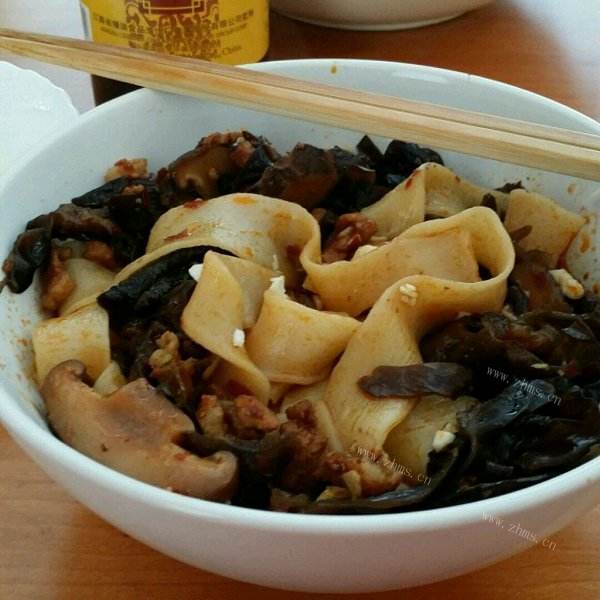 绿色食物裤带面