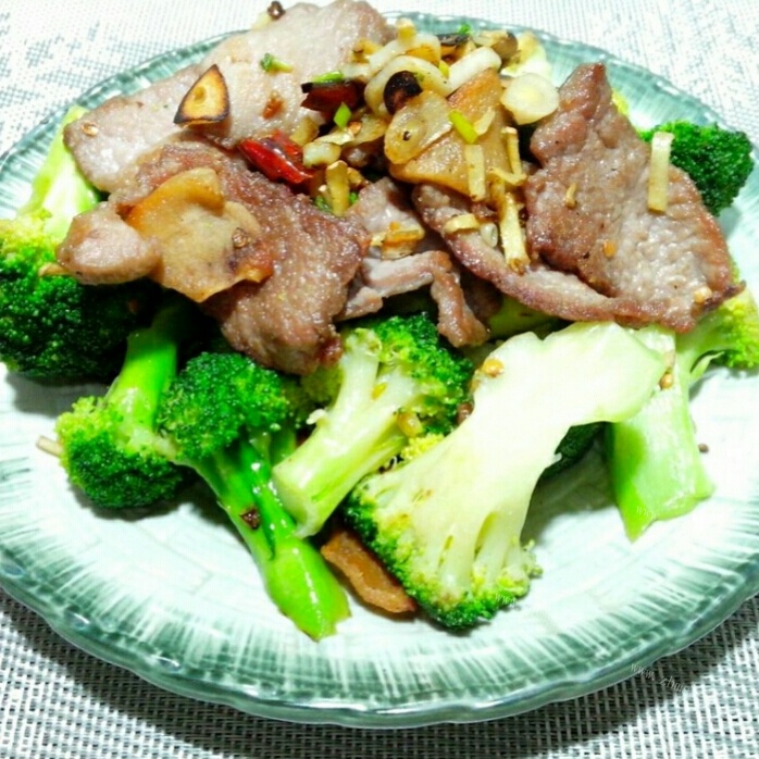 家常西兰花炒肉片