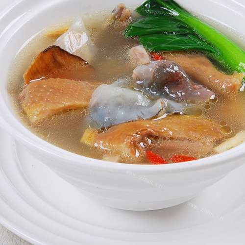 清淡的茶树菇炖鸡汤