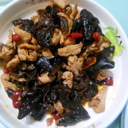 绿色食物家常木耳肉片
