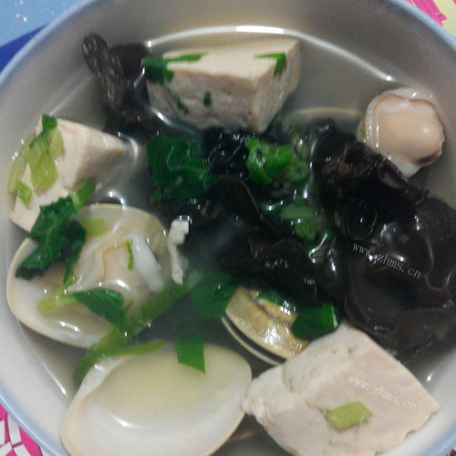 营养丰富的黑木耳烧豆腐