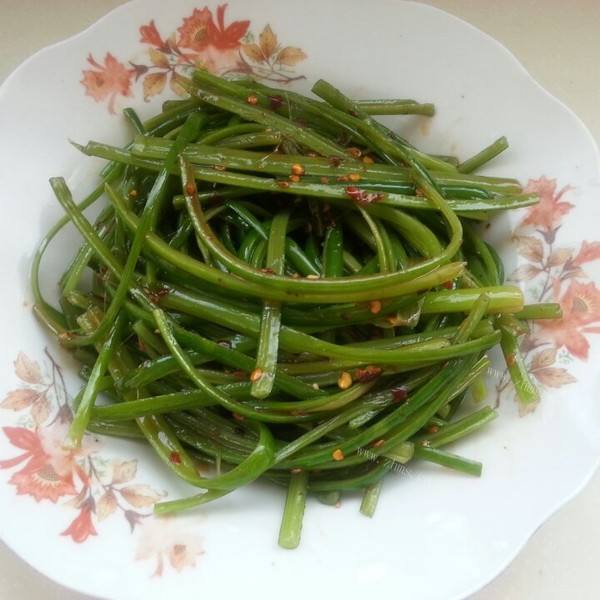 家常凉拌蒜苗