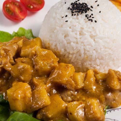 自己做的鸡肉咖喱饭