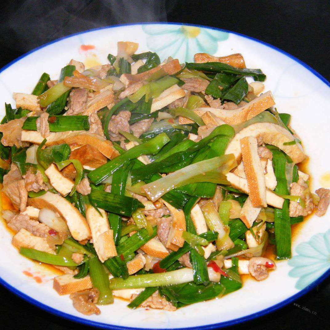 口感饱满的蒜苗炒豆干