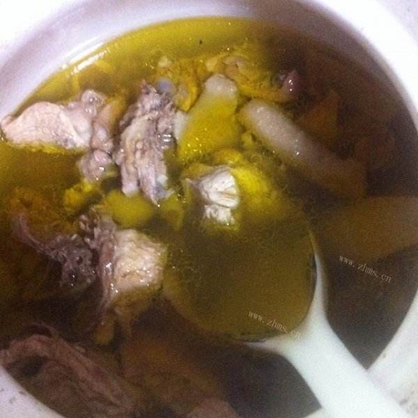 浓郁的油饼母鸡汤
