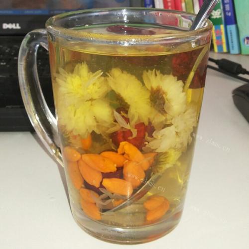 养生柠檬枸杞菊花茶