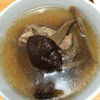 「DIY美食」茶树菇排骨汤