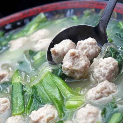 清香的小白菜汆丸子 