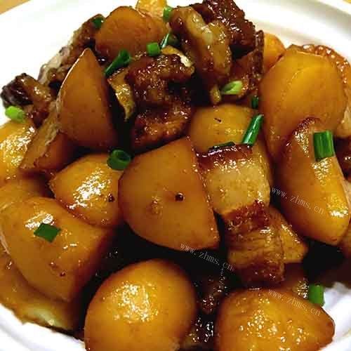 味道不错的土豆红烧肉的做法