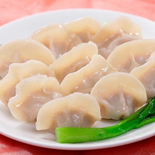 饱满的芹菜猪肉水饺