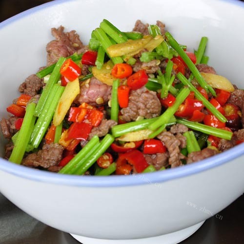 家常的芹菜炒牛肉