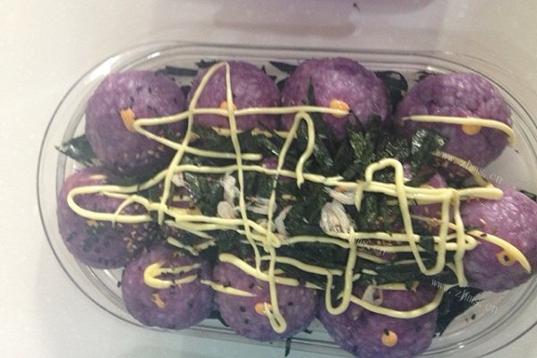 美味的紫薯饭团