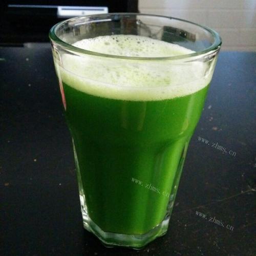 清香的蔬菜汁 