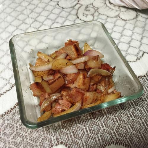 色泽不错的洋葱炒腊肉