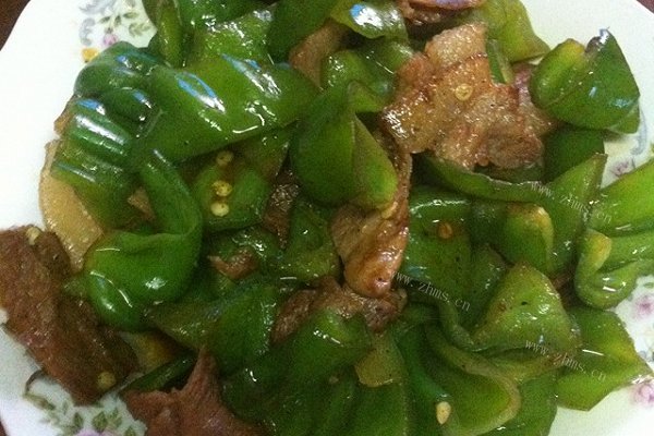 家常青椒炒肉