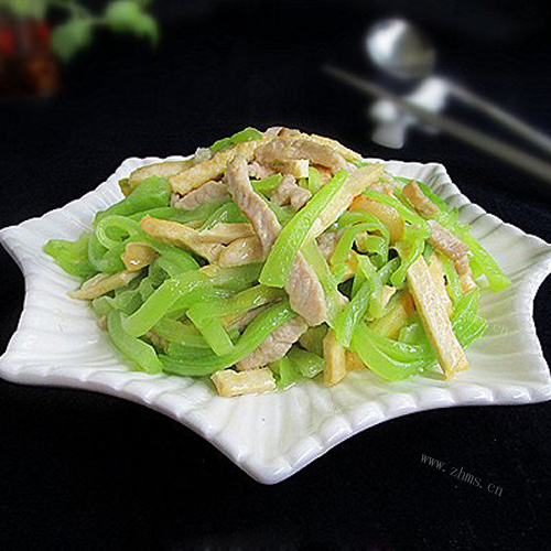 外婆教我做莴笋炒肉丝